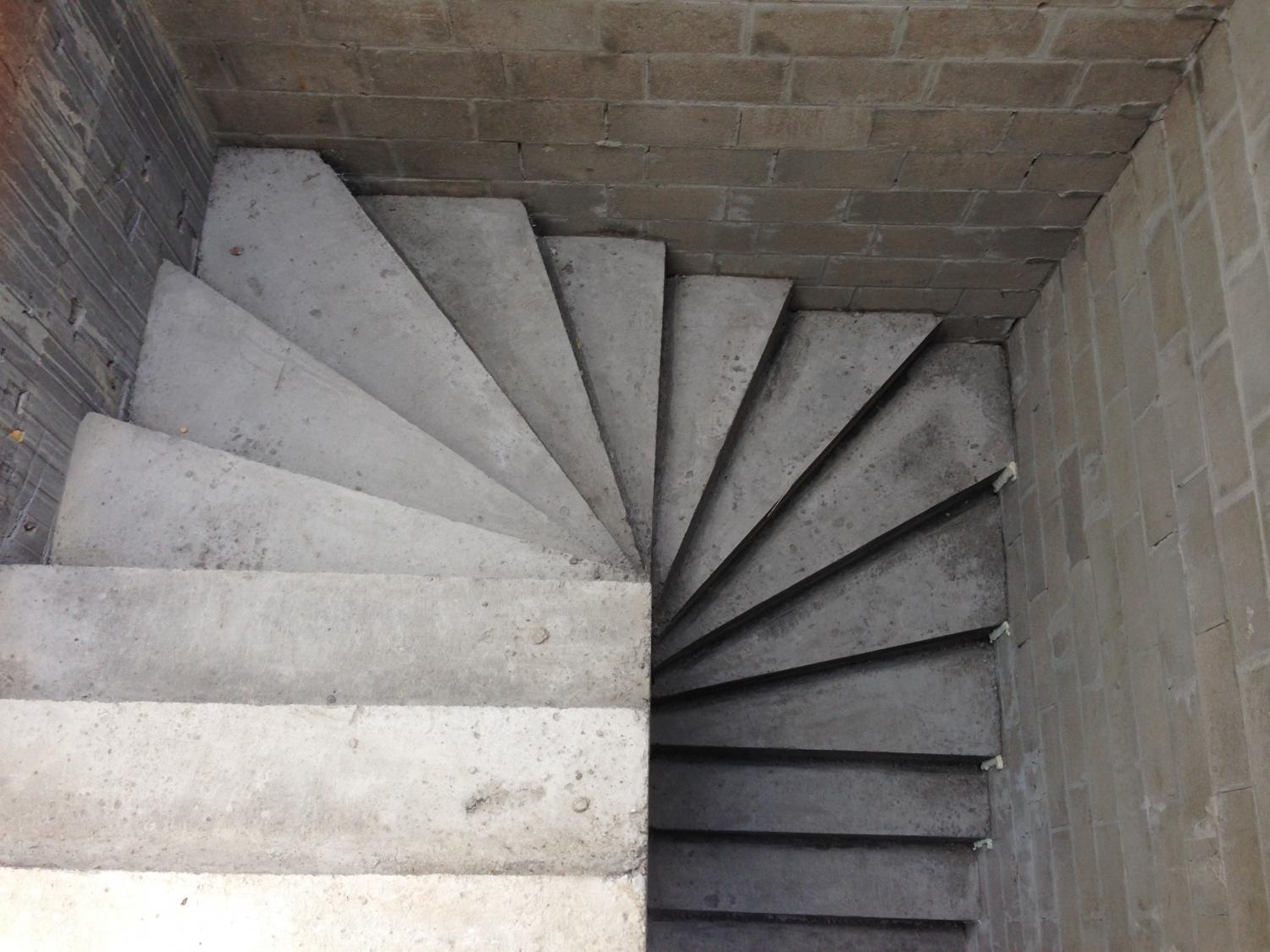 Beton trappen, betontrappen, trapbekisting, bekisting van trappen, betontrap bekisting, stellen